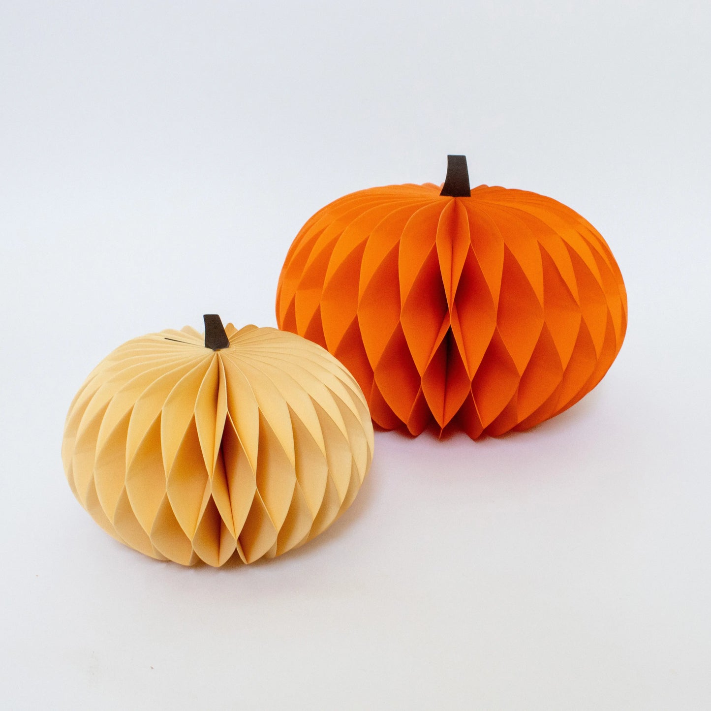 Nachhaltige Herbstdeko – Wiederverwendbare Kürbisse aus Papier für Herbst & Halloween