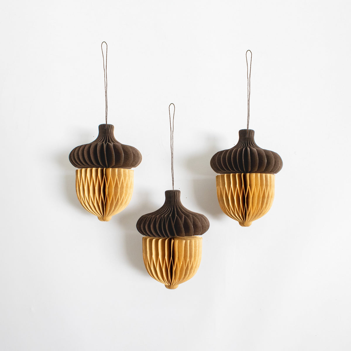 Papier-Baumschmuck Haselnuss – Anhänger Braun, 10 cm