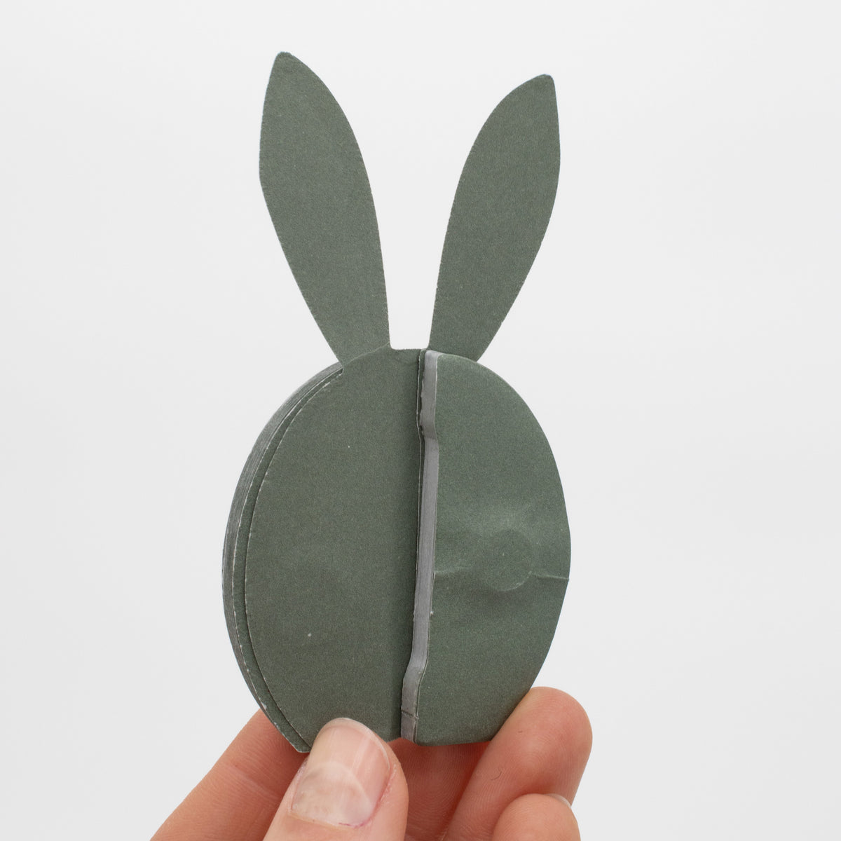 Papier-Osterhase klein – Beige, Hellgrau & Moosgrün, 10 & 15 cm