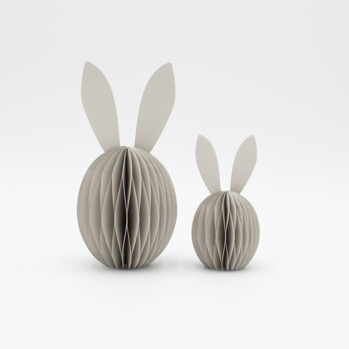 Papier-Osterhase klein – Beige, Hellgrau & Moosgrün, 10 & 15 cm