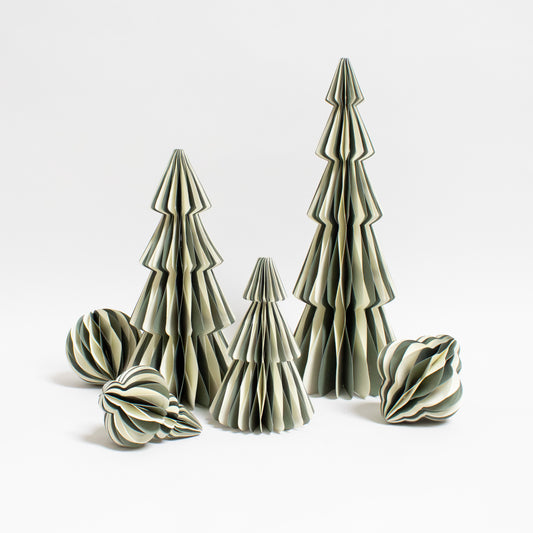 Zweifarbiger Weihnachtsbaum aus Papier grün
