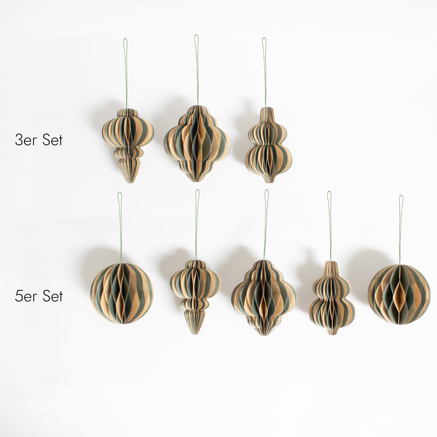 Nachhaltige Papier-Christbaumkugeln grün zweifarbig