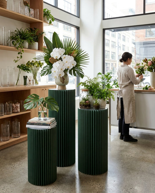 Papiersäulen – Skulpturale Displays für Blumenläden