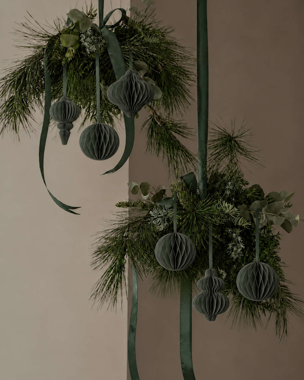 Papier-Christbaumschmuck Kugeln & Ornamente – Salbei- & Moosgrün