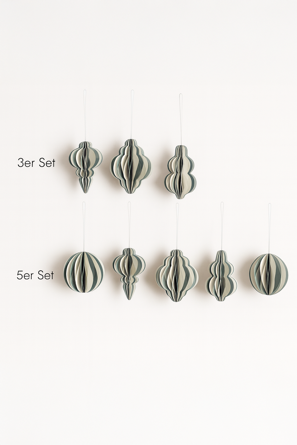 Zweifarbiger Papier-Christbaumschmuck monochrom