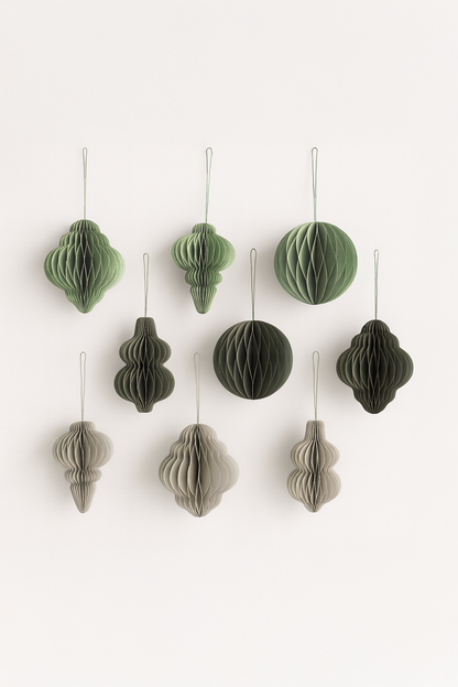 Nachhaltige Papier-Christbaumkugeln grün