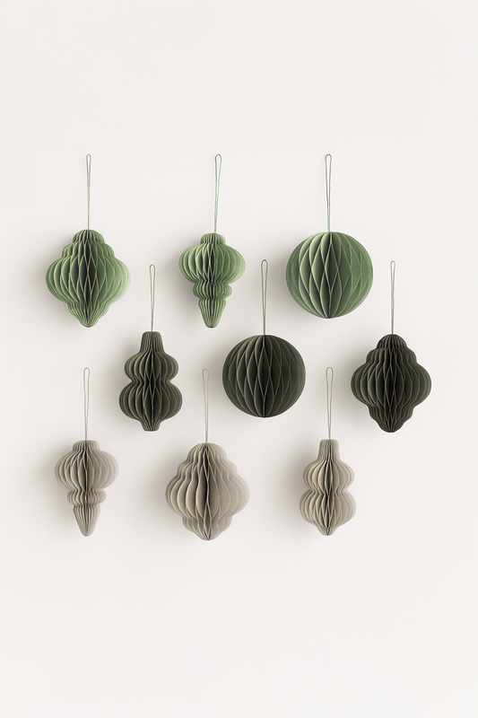 Nachhaltige Papier-Christbaumkugeln grün