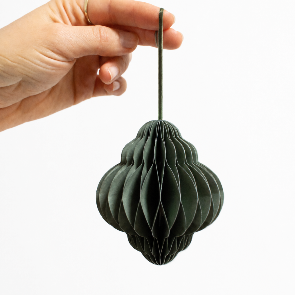 Christbaumschmuck aus Papier – Kugeln & Ornamente grün