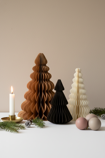 Braune Papier-Weihnachtsbäume | Design Deko Set aus Papier | Nachhaltige Weihnachtsdekoration | Minimalistische skandinavische Deko
