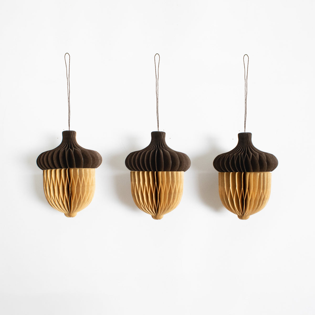 Papier-Baumschmuck Haselnuss – Anhänger Braun, 10 cm