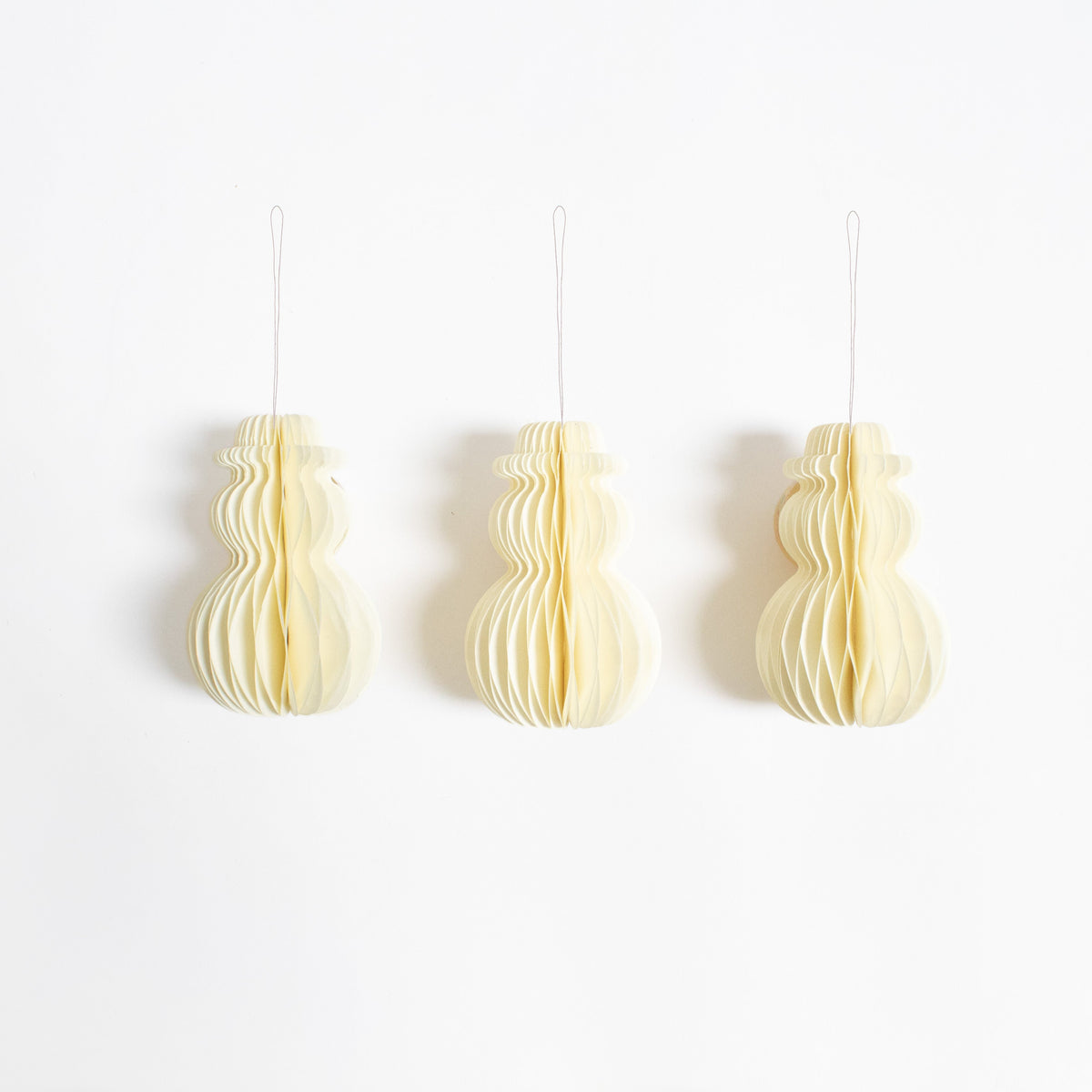 Papier-Baumschmuck Schneemann mit Hut – Cremeweiß, 10 cm