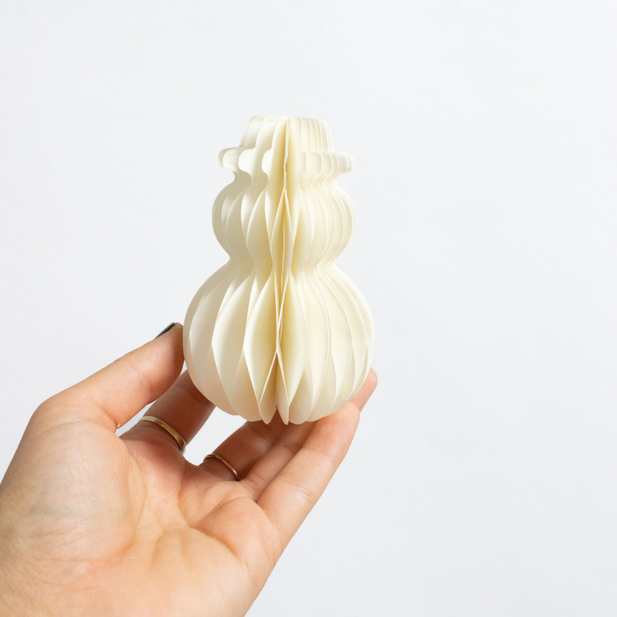 Papier-Baumschmuck Schneemann mit Hut – Cremeweiß, 10 cm