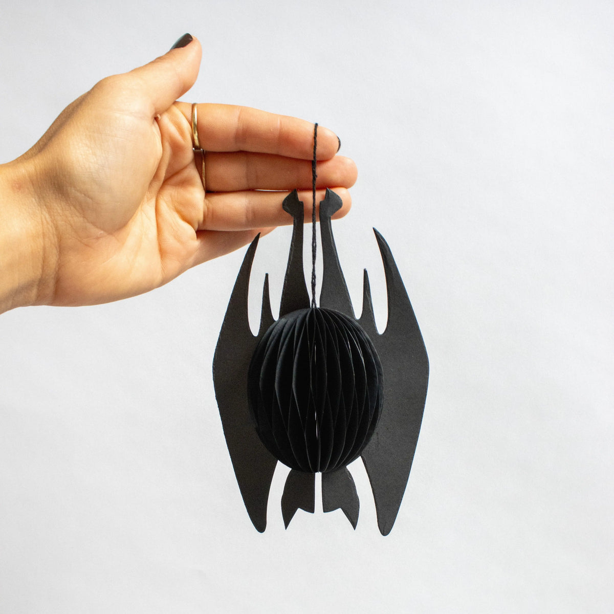 Papier-Fledermaus zum Aufhängen – Halloween-Deko, 15 & 20 cm