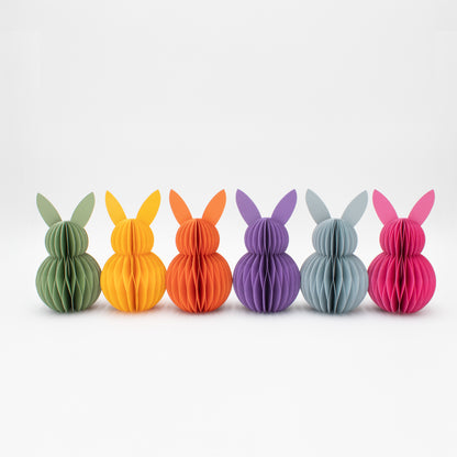 Bunte Papierhasen in Grün, Gelb, Orange, Lila, Grau und Pink