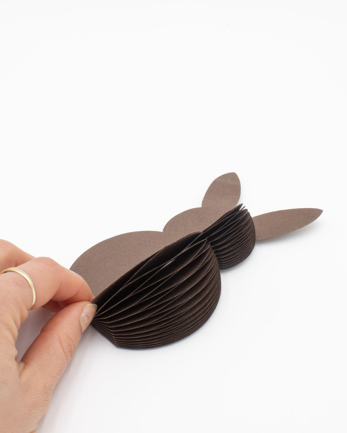 Papier-Osterhase minimalistisch – Naturtöne, 15 bis 35 cm