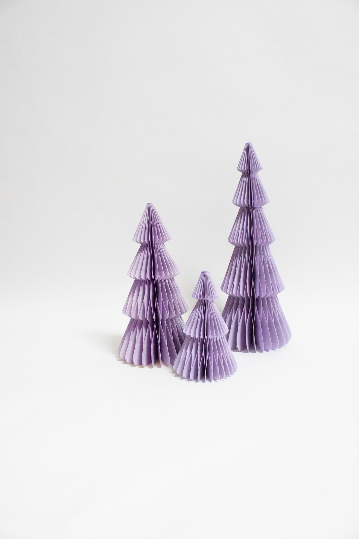 Papier-Weihnachtsbaum in Lila