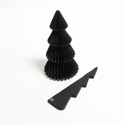 Stilvoller Papierweihnachtsbaum natur schwarz