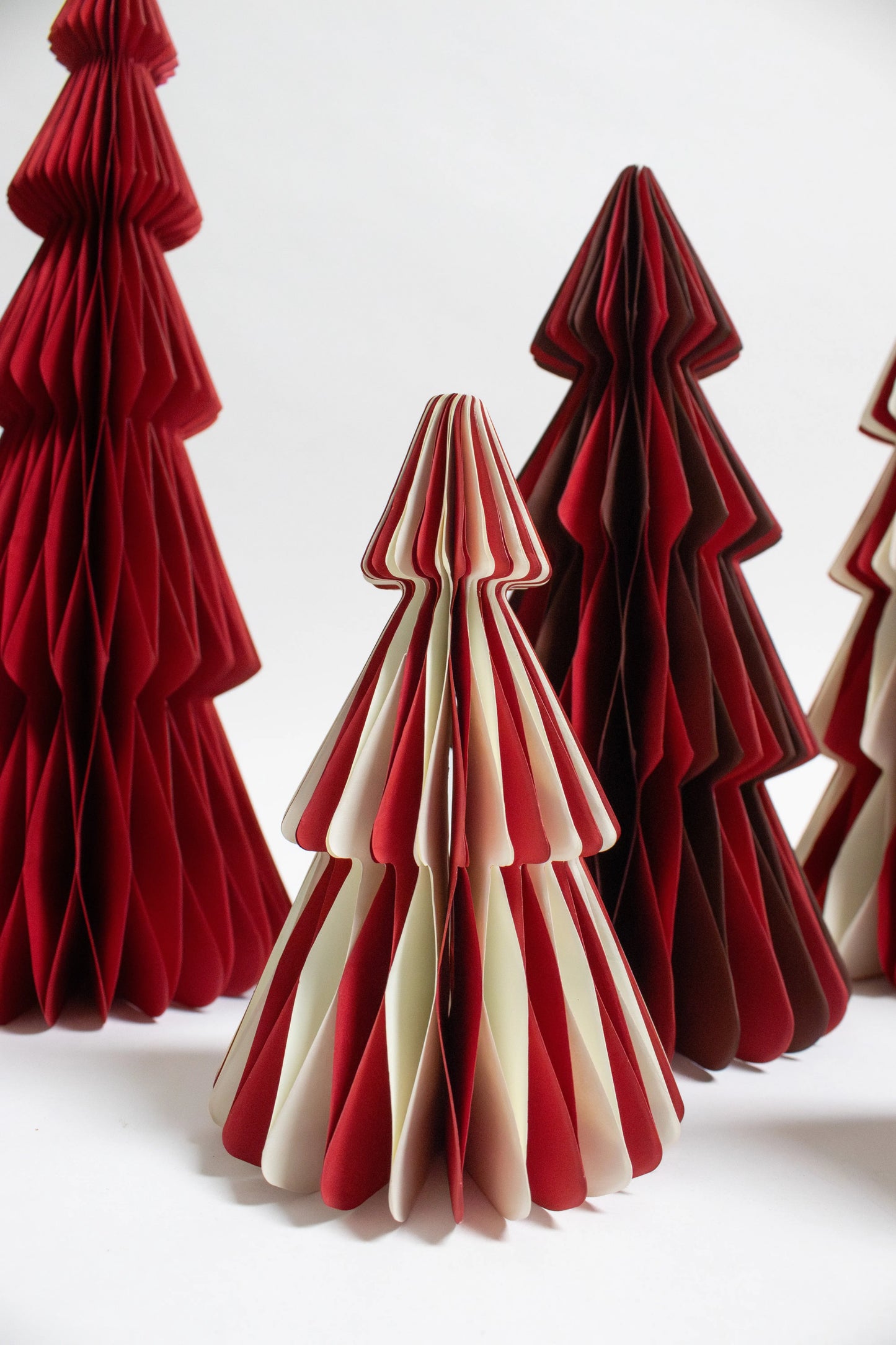 Zweifarbiger Weihnachtsbaum aus Papier