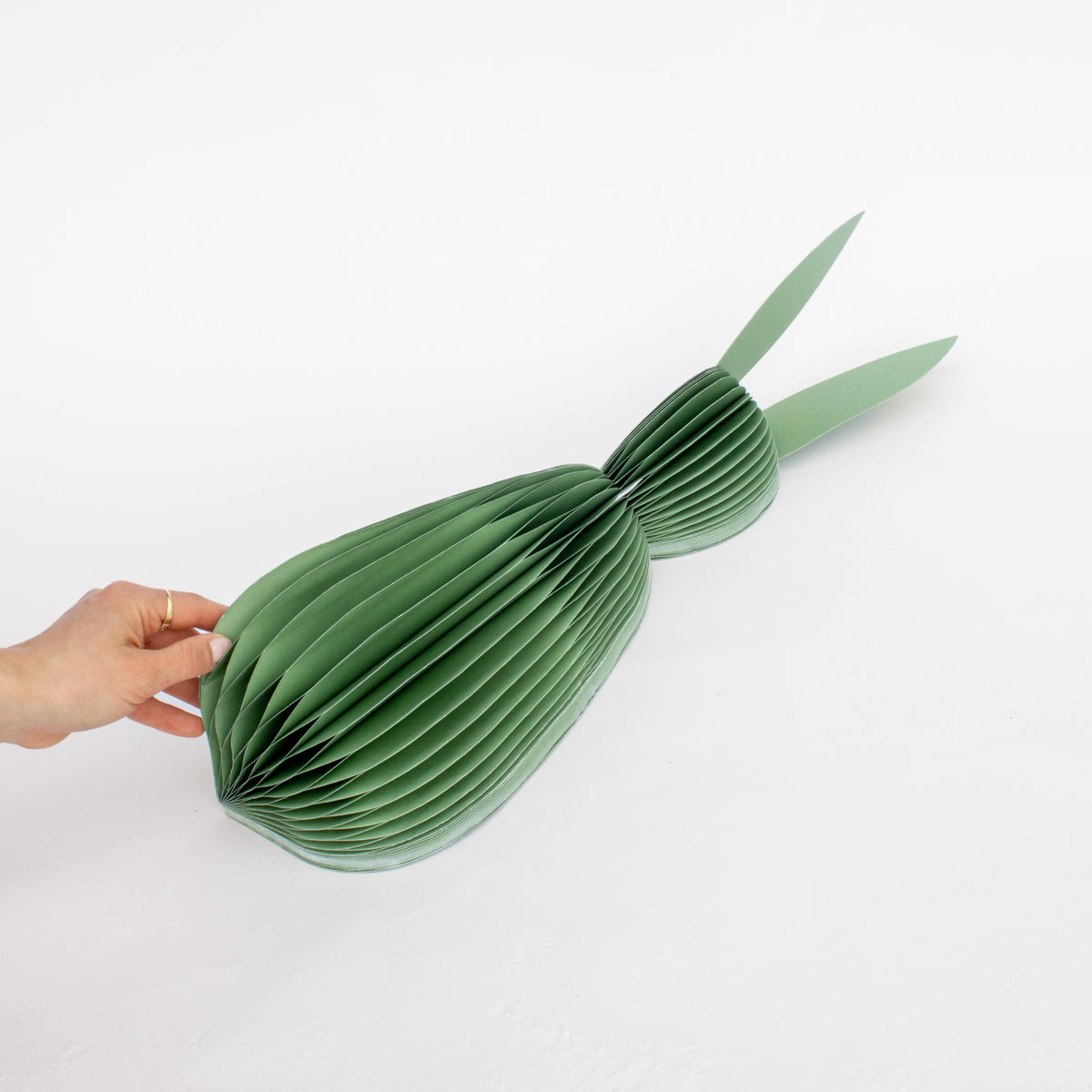 XL Papier-Osterhase Aufsteller in Grün